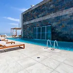 29Th Floor Beachfront Apartment In Bocagrande!